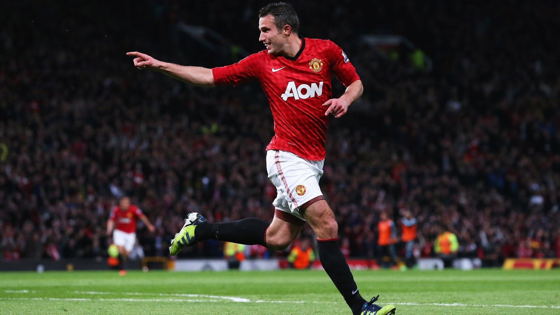 “德甲激烈比拼，领头羊不断迎战挑战”，德甲老大